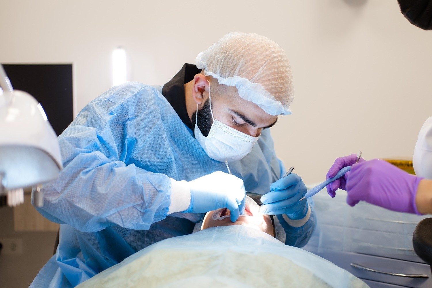 Имплантация: открытый синуслифтинг и костная пластика
